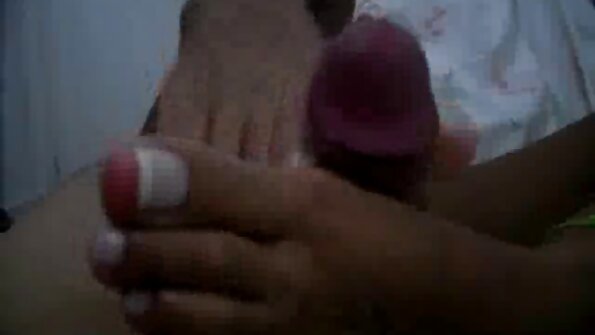Gigi Spice ແລະ Maria Spice ມີຄວາມມ່ວນກັບແມ່ຍິງມັກແມ່ຫຼັງຈາກທີ່ເຂົາເຈົ້າເລື່ອນອອກຈາກ jeans ຂອງເຂົາເຈົ້າ